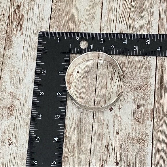 Unsigned Silver-tone Ornate Zodiac Signs 1.25” Open Bangle Stackable Bracelet - Picture 6 of 16